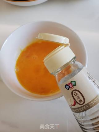 美味减脂奶白菜炒鸡蛋的做法步骤：2