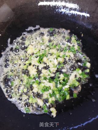 美味减脂奶白菜炒鸡蛋的做法步骤：4