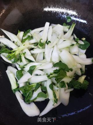 美味减脂奶白菜炒鸡蛋的做法步骤：5