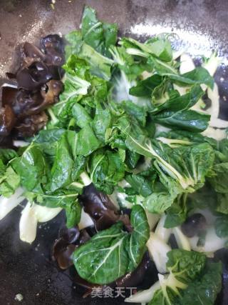 美味减脂奶白菜炒鸡蛋的做法步骤：6