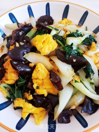 美味减脂奶白菜炒鸡蛋的做法步骤：10