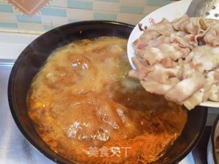 麻辣水煮肥牛金针菇的做法步骤：9