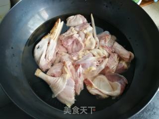 老鸭萝卜汤的做法步骤：2