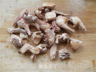当归三七鸽子汤的做法步骤：1