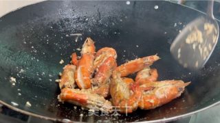 蒜蓉黄油虾的做法步骤：7