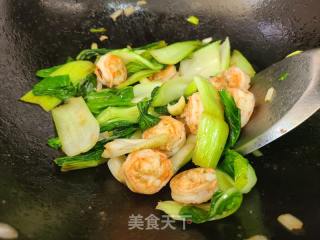 青菜炒虾仁的做法步骤：7