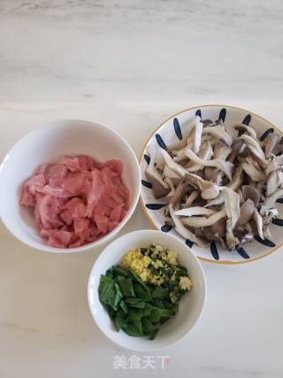鲜香美味蘑菇炒肉片的做法步骤：1