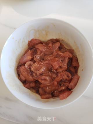 鲜香美味蘑菇炒肉片的做法步骤：2