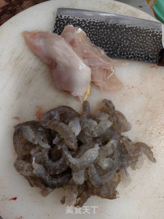 鸡胸肉虾云吞的做法步骤：1