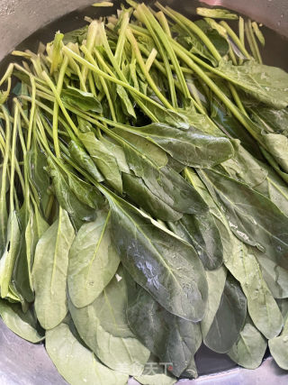 上汤菠菜的做法步骤：2