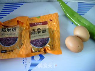 青椒鸡蛋炒五色糙米饭的做法步骤：1