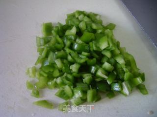 青椒鸡蛋炒五色糙米饭的做法步骤：3