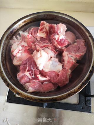 酱骨架焖萝卜的做法步骤：1