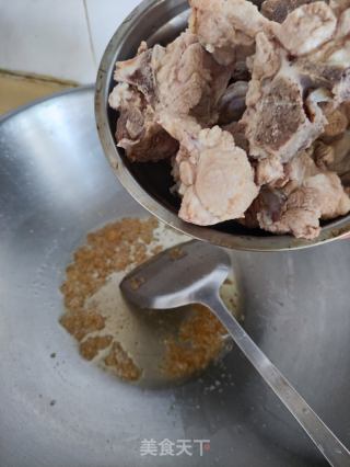 酱骨架焖萝卜的做法步骤：3