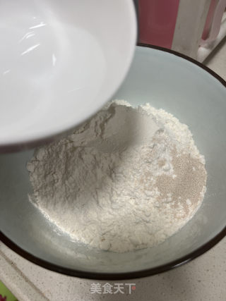 毛毛虫馒头卷的做法步骤：1