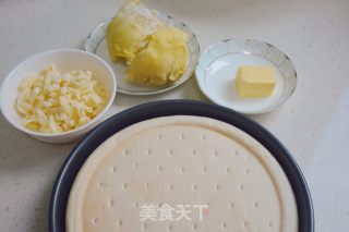 榴莲披萨的做法步骤：1