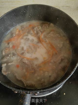 胡萝卜牛肉滑肉汤的做法步骤：8