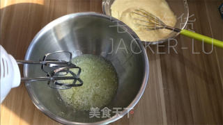 淡奶油古早，轻轻掰开，那丝滑的奶香弥漫开来，散发着令人陶醉的香甜。的做法步骤：5