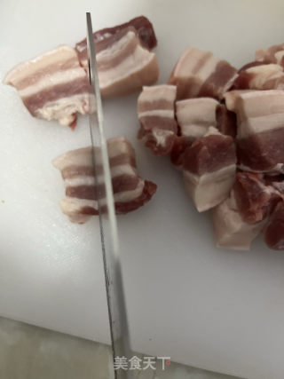 手残版红烧肉鹌鹑蛋的做法步骤：1