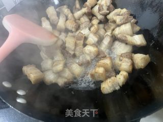 手残版红烧肉鹌鹑蛋的做法步骤：4