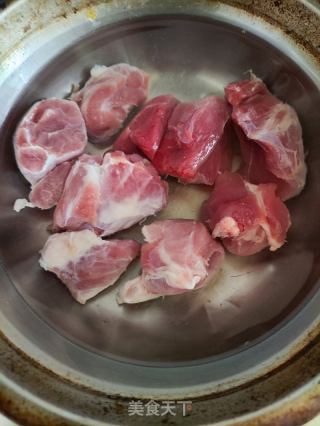 枸杞三七炖腱子肉的做法步骤：1