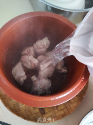 枸杞三七炖腱子肉的做法步骤：7