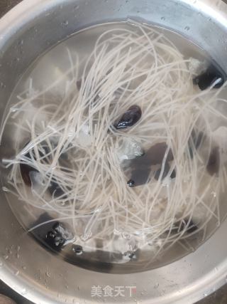 土豆粉条饼的做法步骤：1
