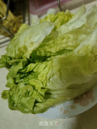 清汤水饺的做法步骤：1