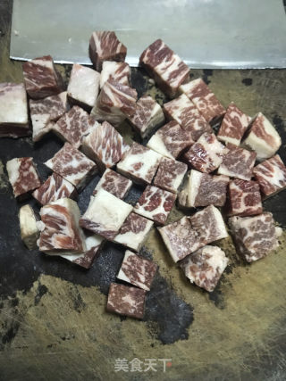 黑椒杏鲍菇牛肉粒的做法步骤：1