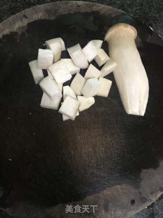 黑椒杏鲍菇牛肉粒的做法步骤：4
