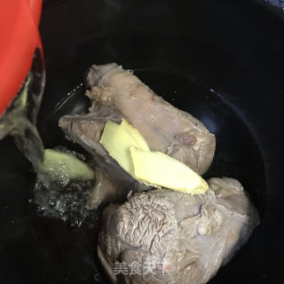 牛腱子白萝卜汤的做法步骤：3