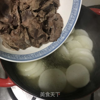 牛腱子白萝卜汤的做法步骤：10