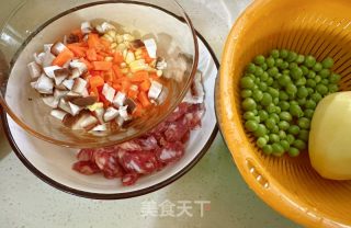 腊味焖饭的做法步骤：1