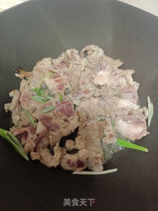 爆炒羊肉的做法步骤：3
