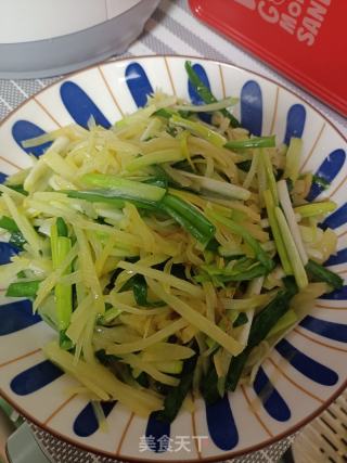 土豆丝炒韭黄的做法