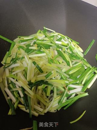 土豆丝炒韭黄的做法步骤：5