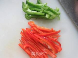 瘦肉双椒炒荞麦面的做法步骤：2