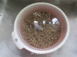 瘦肉双椒炒荞麦面的做法步骤：5