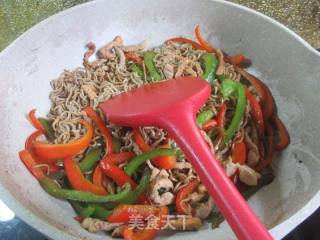 瘦肉双椒炒荞麦面的做法步骤：14