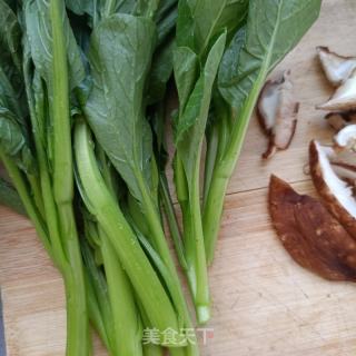 熟肉菜芯炒香菇的做法步骤：2