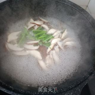 熟肉菜芯炒香菇的做法步骤：5