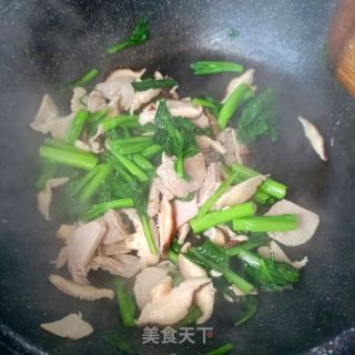 熟肉菜芯炒香菇的做法步骤：11