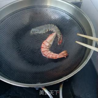 白菜叶炒黑虎虾的做法步骤：6