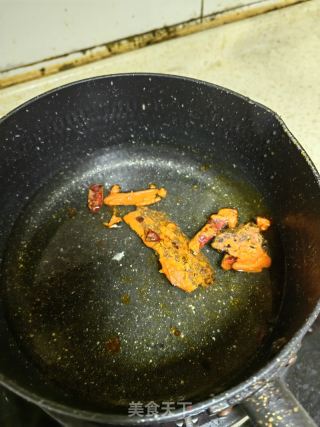 火锅肉丸子配红薯粉的做法步骤：1
