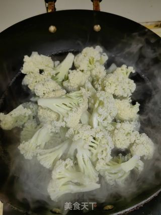辣椒汁淋花菜的做法步骤：2