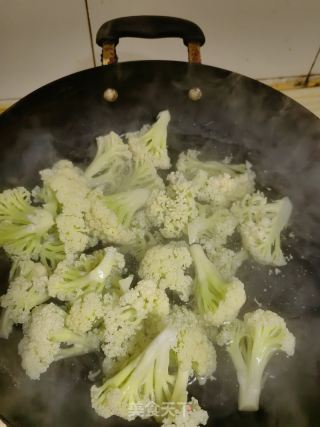 辣椒汁淋花菜的做法步骤：3