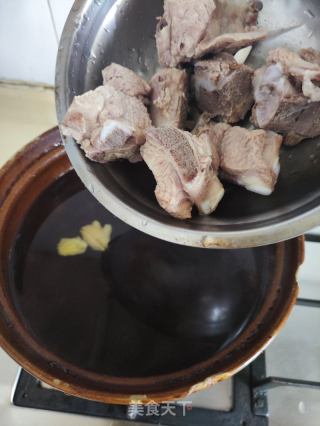姬松茸龙骨汤的做法步骤：6
