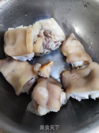 伸筋草猪手汤的做法步骤：4