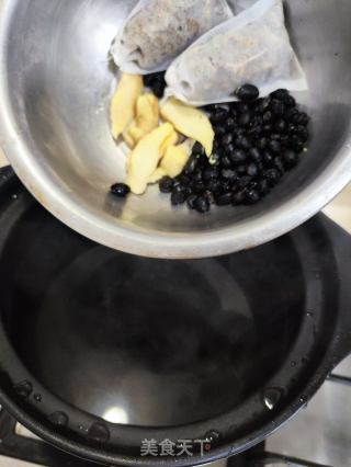伸筋草猪手汤的做法步骤：5