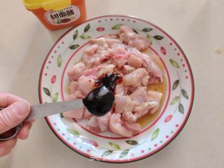 饭菜一锅出—鸡腿土豆焖饭的做法步骤：3